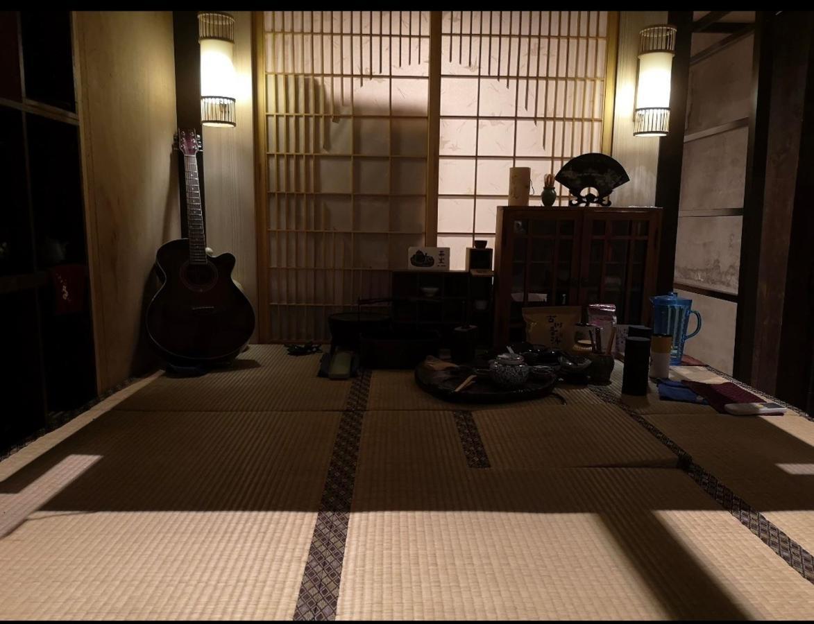 טאינאן 台甕茶室青年旅館 Tai-Wong Tatami Room Hostel מראה חיצוני תמונה