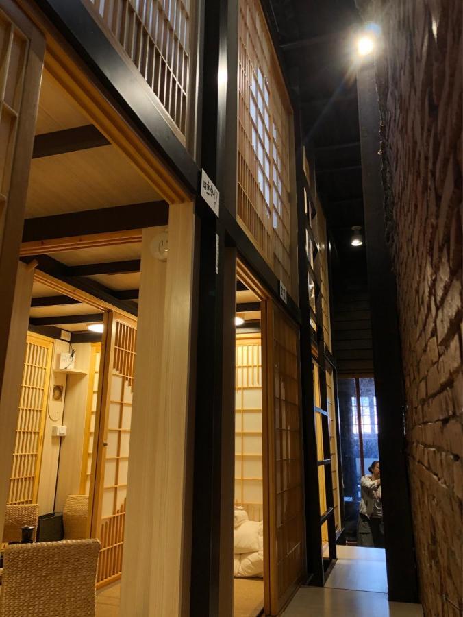 טאינאן 台甕茶室青年旅館 Tai-Wong Tatami Room Hostel מראה חיצוני תמונה