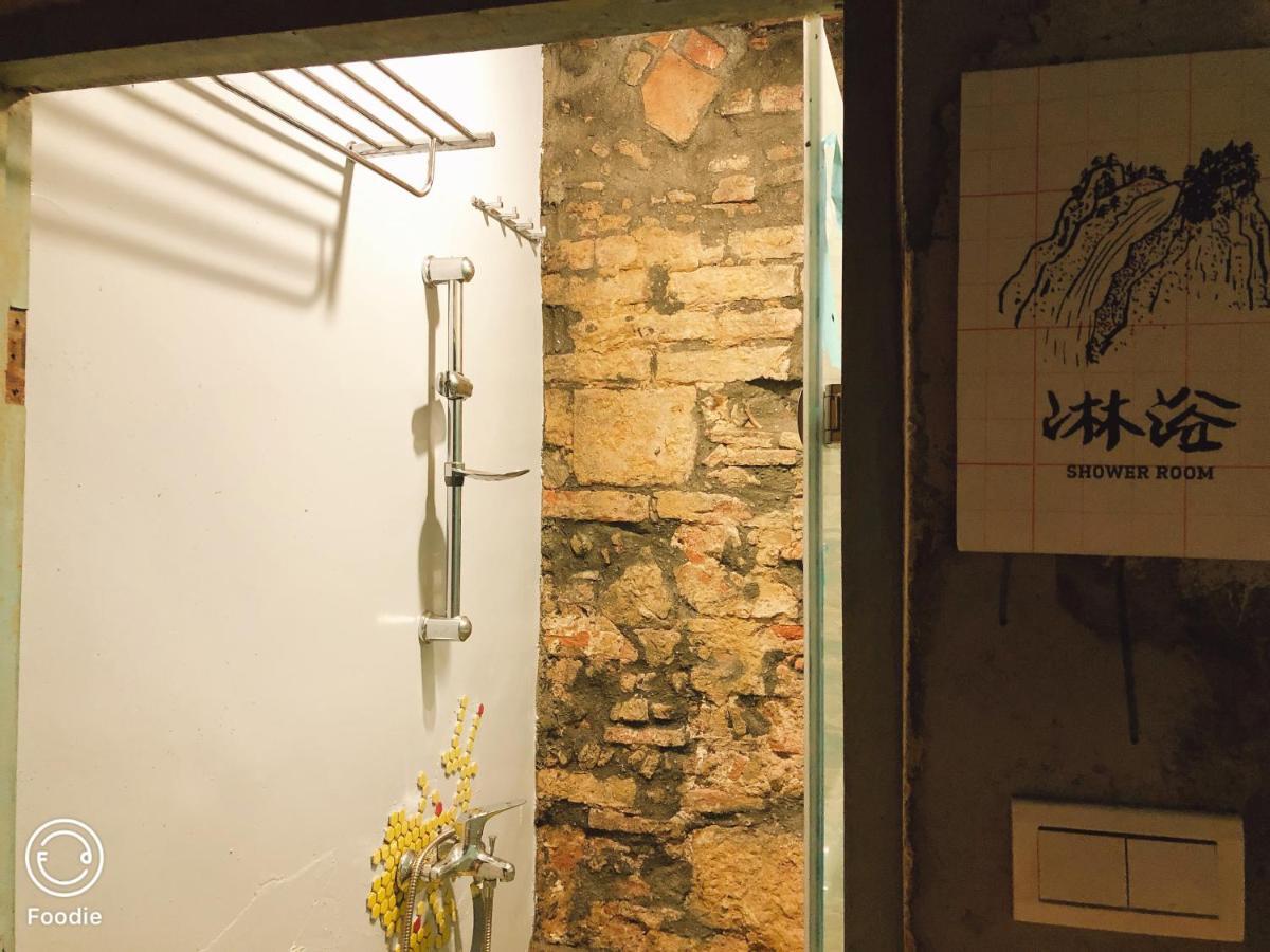 טאינאן 台甕茶室青年旅館 Tai-Wong Tatami Room Hostel מראה חיצוני תמונה